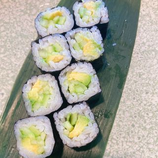 119. Maki Aguacate Con Pepino (8 Pzs.)