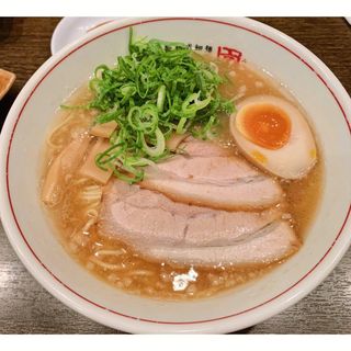 28. Ramen con gamberi