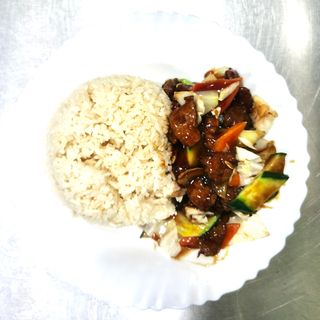 95.耗油牛肉盖饭-Listicijunetine  sa  sosom  od  ostiga  with rice