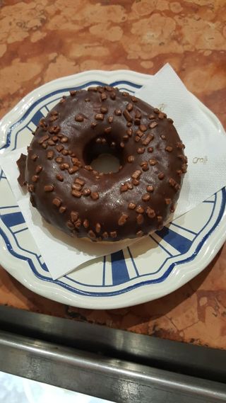 Donuts con glassa al cioccolato