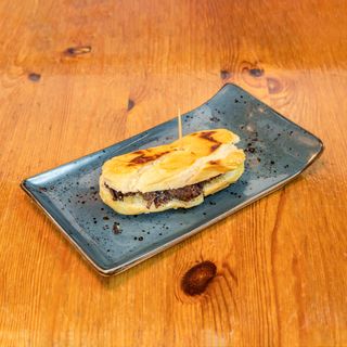 Brioche Con Rabo De Toro Desmechado