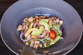 Insalata con Tonno e avokado