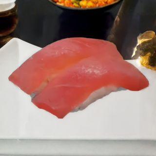 81 Nigiri de atun 2pzs