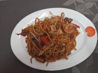 19 Spaghetti di uova con misto mare