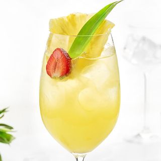 Limonadă cu ananas și condimente