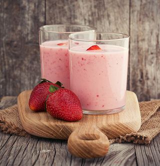 Клубничный молочный коктейль (0,35 л.)