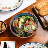 ქართული სალათი  კახური ზეთითა და გურული აჯიკით