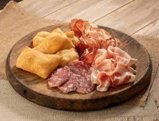Gnocco fritto e tagliere di salumi