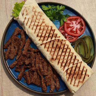 Сулугуні в лаваші з яловичиною