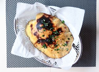 Наан с масло и чесън