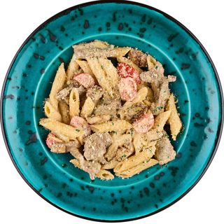 Пенне з білими грибами, телятиною та трюфельною олією (300г)