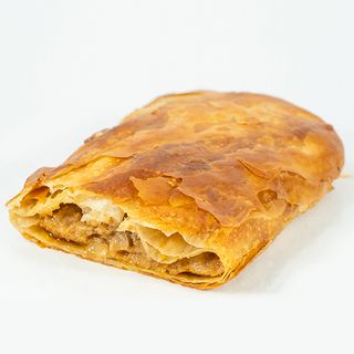 Гръцка бугаца с телешка кайма