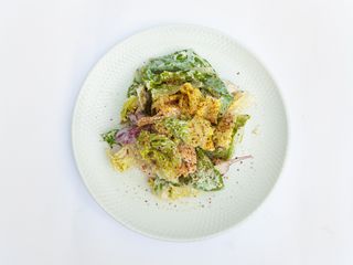 Салат з копченою куркою та соусом з тунця, 280 г