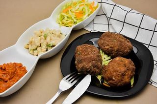 Пържени кюфтета с гарнитура по избор