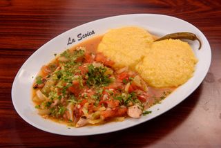 Saramura de pui cu mamaliguta