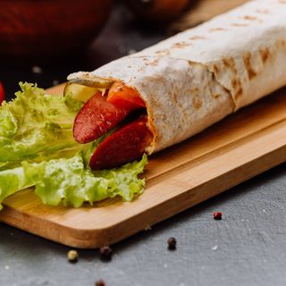 Хот-рол з молочною сосискою