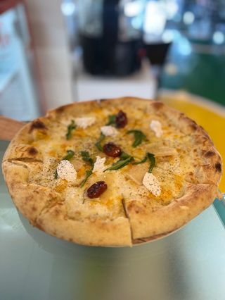 Pizza fromagère 