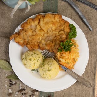 Schabowy XL,  frytki , surowka, napój 0,5 l