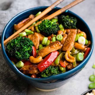 Chicken with brocoli and cashew nuts