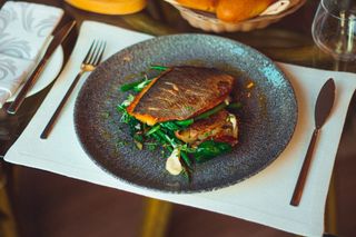 Dorado cu sos Beurre Blanc