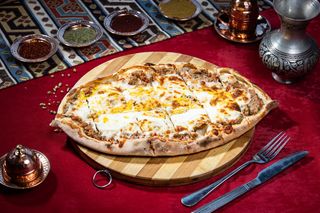 Kiymali Kasarli Yumurtali Pide 