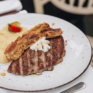 Punjena pljeskavica 350gr