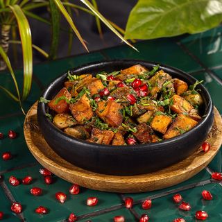 Roasted potatoes with mushroom (veggie/ojakhuri)