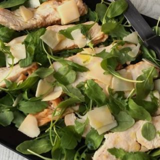 Tagliata di pollo cbt rucola, grana e pomodorini