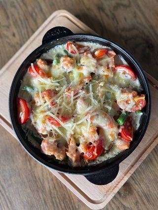 Пательня з лососем та спаржевою квасолею