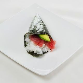 T4. Temaki maguro