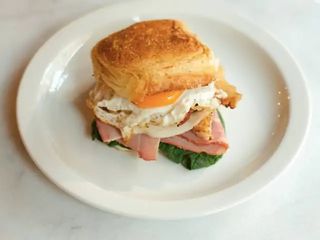 Мафін з прошуто кото та яєчнею