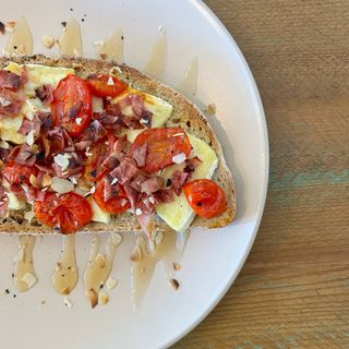 Tosta de Brie e Bacon 