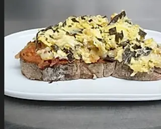 Tosta Revuelta Con Gambas Y Algas