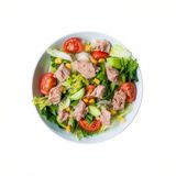 Ensalada con atún fresco marinado