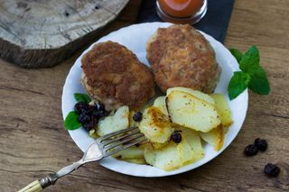 Kotlet mielony wieprzowy z groszkiem