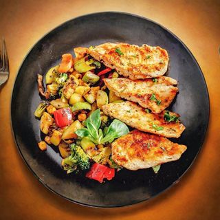 Piletina sa grilovanim povrćem