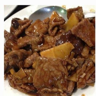 55. Ternera Con Bambú Y Setas