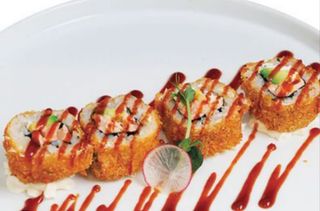 California tempurizado de salmon con aguacate