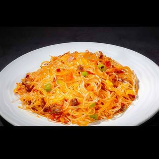 233 Spaghetti di soia con carne piccante