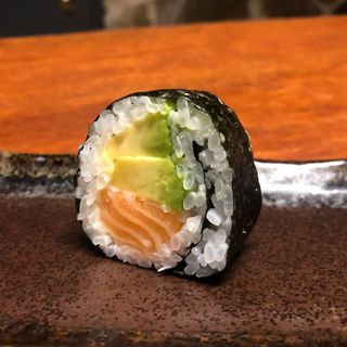 Futomaki Salmón To Avocado (5 Pzs.)