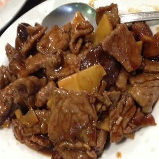 Ternera Con Bambú Y Champiñón