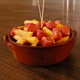 Patatine con würstel