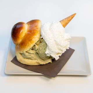 Brioche con doppia panna
