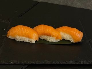 NIGIRI Z ŁOSOSIEM 3 szt. (80g)