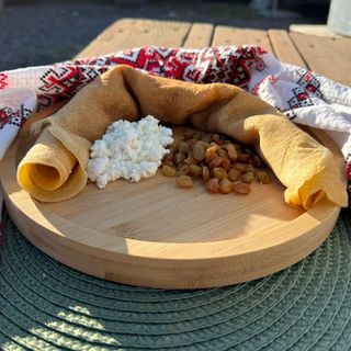 Clătită cu brânză dulce și stafide