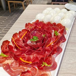Salumi e mozzarella