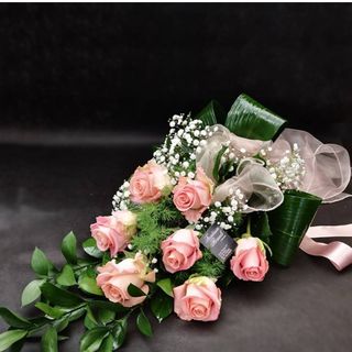 7 BELLISSIME ROSE  ROSA , IN ELEGANTE CONFEZIONE REGALO