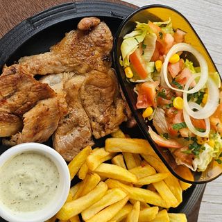 Ternera a la plancha con patatas