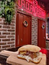 Bocadillo De Pato Confitado