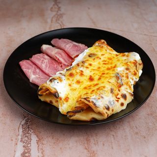 Palačinka sa kačkavaljem, suvim vratom i pavlakom